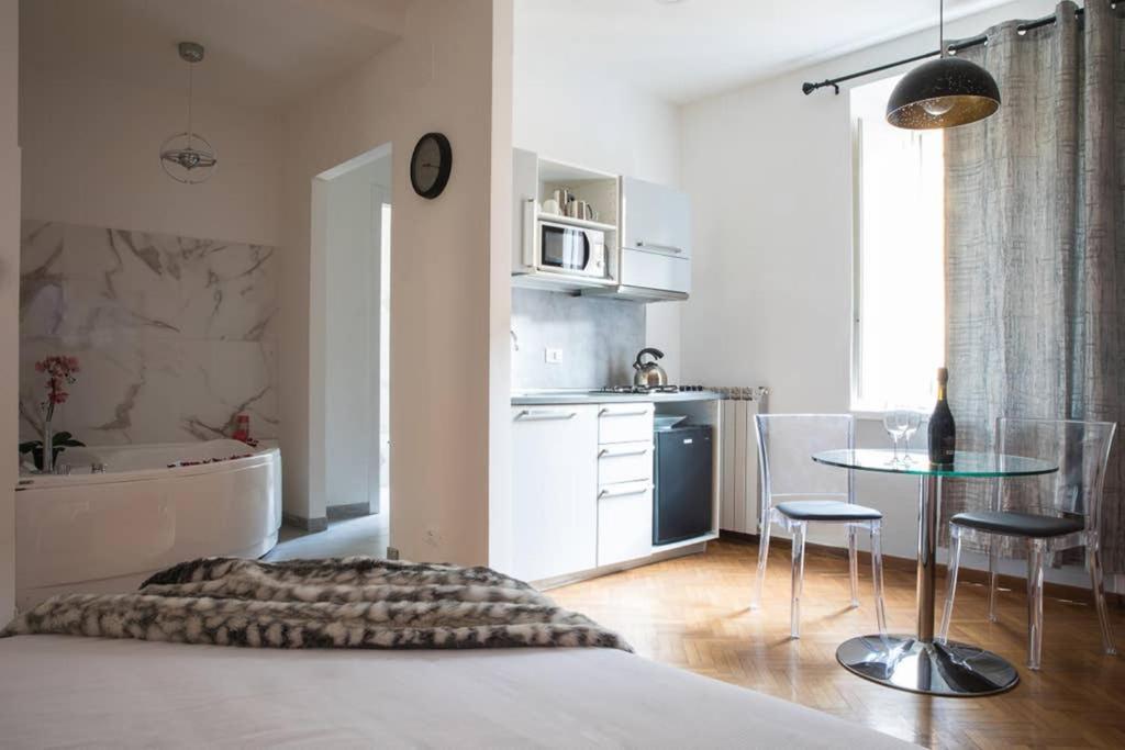 Pink Intimate Jacuzzi Suite Trastevere - Top Collection ローマ エクステリア 写真