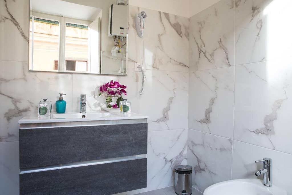 Pink Intimate Jacuzzi Suite Trastevere - Top Collection ローマ エクステリア 写真