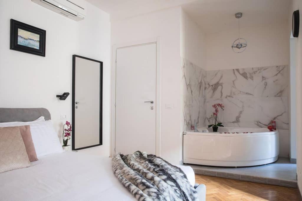 Pink Intimate Jacuzzi Suite Trastevere - Top Collection ローマ エクステリア 写真